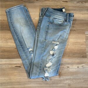 Mudd Light Wash Distressed Women’s Jeans